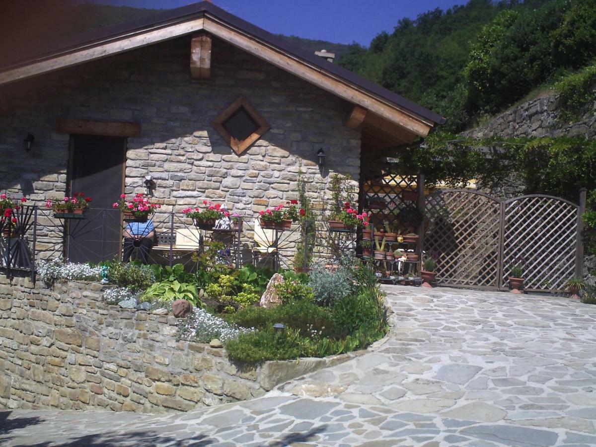 Ca D' Fefi Bed and Breakfast Gorzegno Eksteriør billede